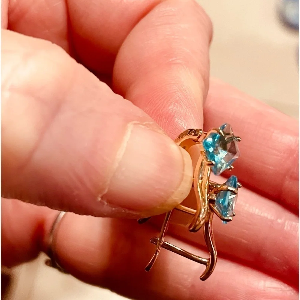 🌟HP🌟 BLUE TOPAZ CZ 18K Gold Plated Leaver Back Earrings Anniversary Gift